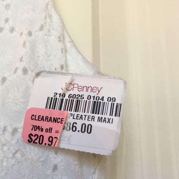 White dress NWT detailed with plain white pieces - Picture 3 of 3